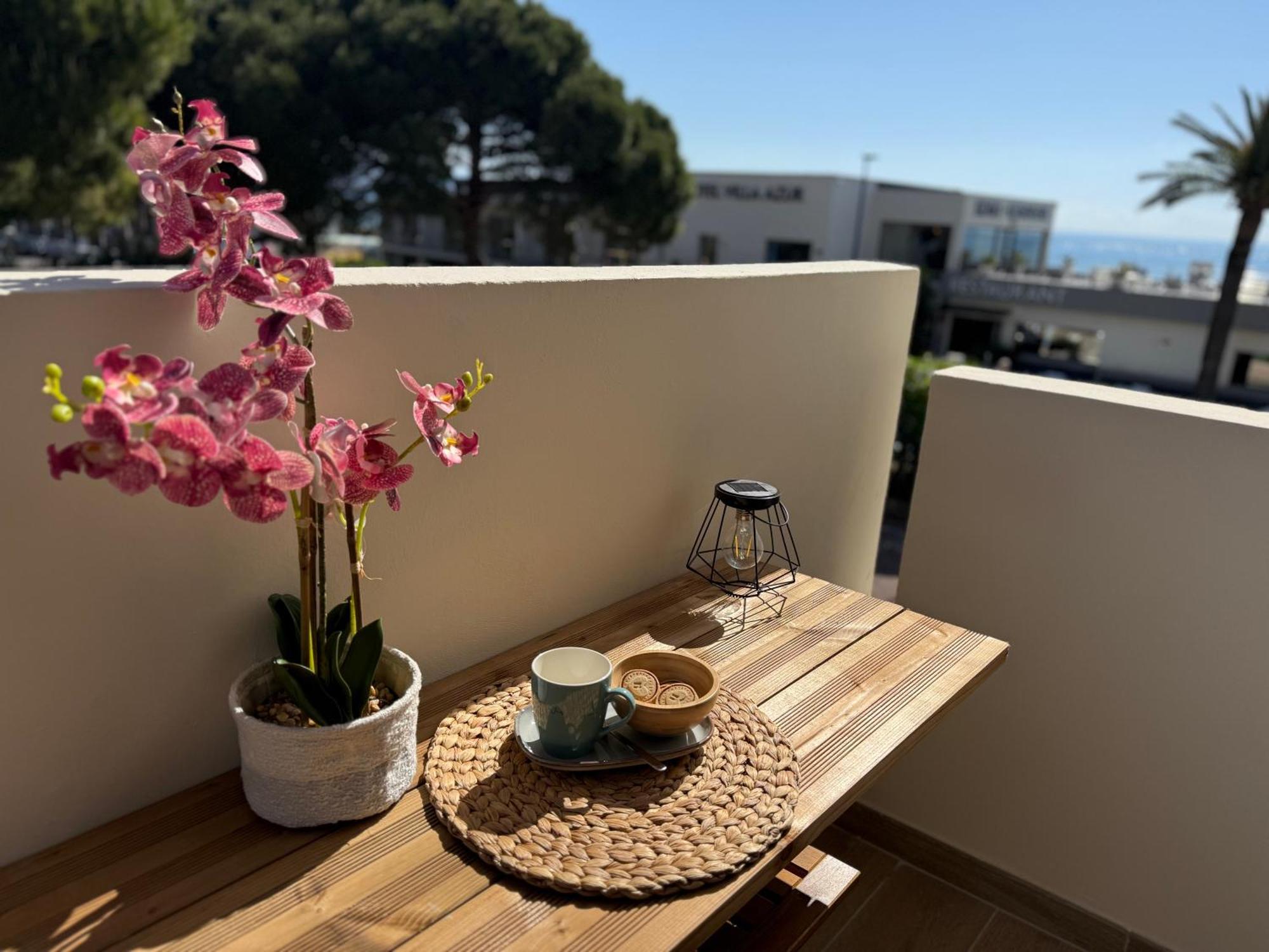 Romance Marine , Face A La Villeneuve-Loubet