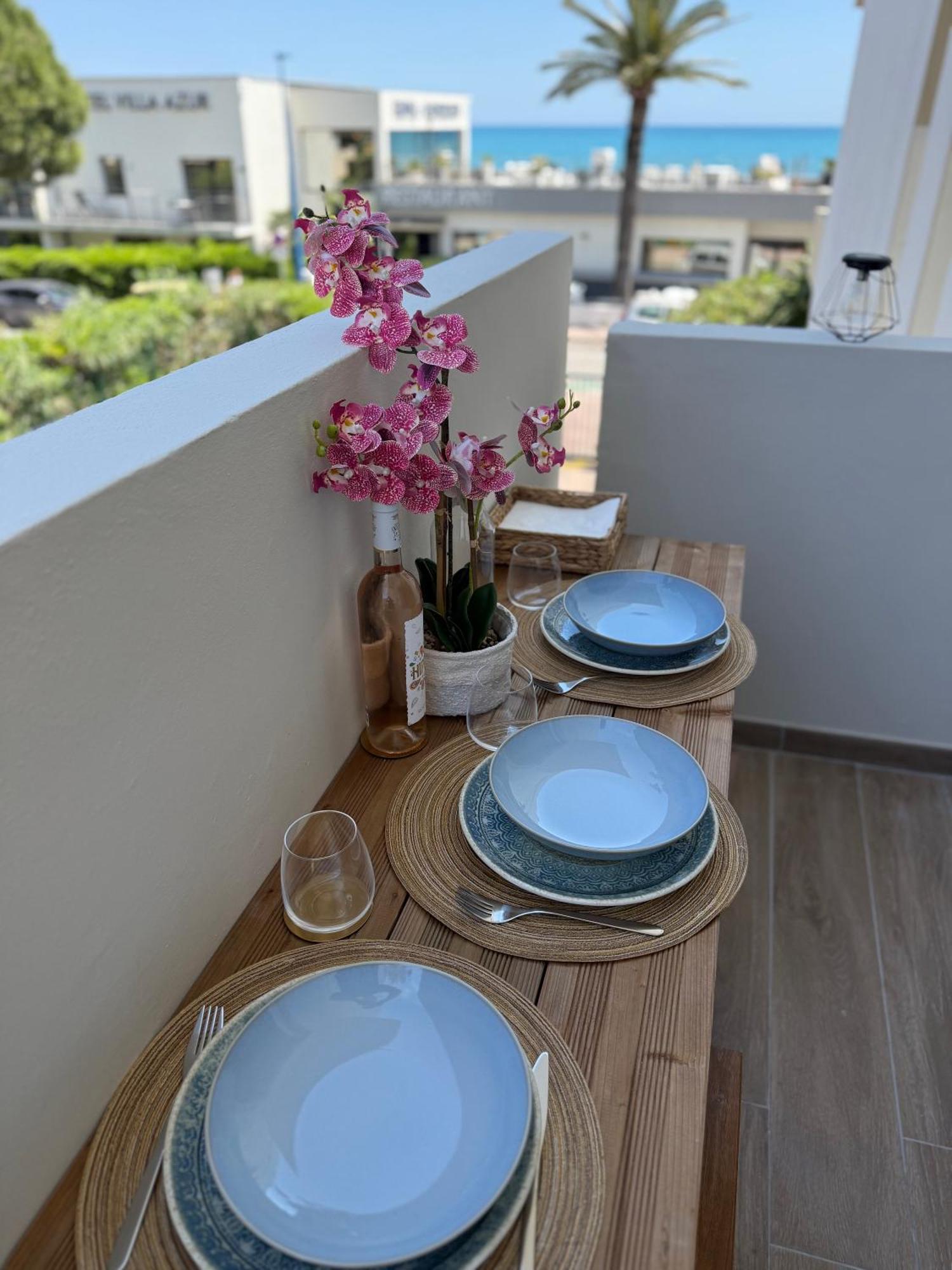 Apartment Romance Marine , Face A La *