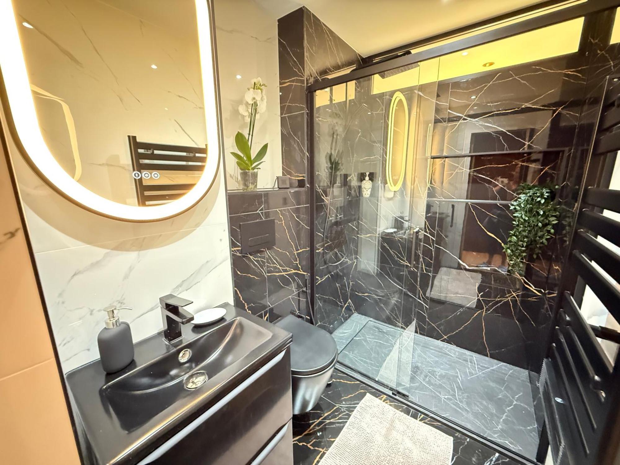 Romance Marine , Face A La Apartment *